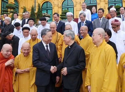 PHÁT HUY VAI TRÒ CỦA CÁC TÔN GIÁO TRONG SỰ NGHIỆP XÂY DỰNG VÀ BẢO VỆ TỔ QUỐC HIỆN NAY