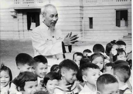TƯ TƯỞNG HỒ CHÍ MINH VỀ “PHÁT TRIỂN TOÀN DIỆN CON NGƯỜI” XUYÊN SUỐT 80 NĂM NỀN GIÁO DỤC CÁCH MẠNG