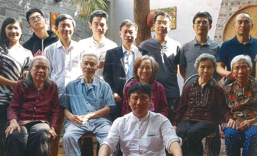 Một gia đình ba đời dạy học – Gia đình có tới 10 giáo viên, trong đó 3 Phó giáo sư và 3 cháu tiến sĩ