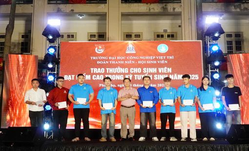 Trường Đại học Công nghiệp Việt Trì tổ chức chương trình “Chào tân sinh viên 2025”