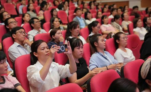 Người dạy ngoại ngữ phải có năng lực ngoại ngữ tối thiểu bậc 4