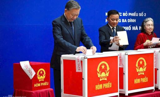 Tổng Bí thư Tô Lâm thực hiện quyền công dân trong ngày toàn dân đi bầu cử