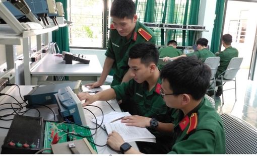 ỨNG DỤNG CÔNG NGHỆ SỐ TRONG TỔ CHỨC HỌC TẬP CỦA HỌC VIÊN NHÀ TRƯỜNG QUÂN SỰ