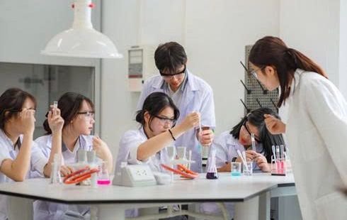 GIÁO DỤC KHOA HỌC CÔNG NGHỆ KHÔNG CHỈ LÀ KỸ THUẬT TIẾP CẬN TỪ TRIẾT HỌC GIÁ TRỊ VÀ TRÁCH NHIỆM XÃ HỘI