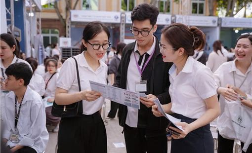 CHĂM LO BỒI DƯỠNG THẾ HỆ CÁCH MẠNG CHO ĐỜI SAU Ở CÁC TRƯỜNG ĐẠI HỌC HIỆN NAY THEO TƯ TƯỞNG HỒ CHÍ MINH