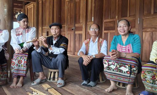 ‘Người lái đò’ nơi rẻo cao và hành trình hồi sinh chữ Thái cổ