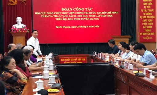 LAN TỎA PHONG TRÀO TẶNG SÁCH XÂY DỰNG THƯ VIỆN TRƯỜNG HỌC