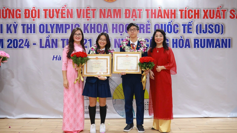 Đôi bạn cùng tiến chưa vào lớp 12 đã đạt điểm xét tuyển tuyệt đối 100/100 theo quy chế xét tuyển tài năng của Đại học Bách khoa Hà Nội