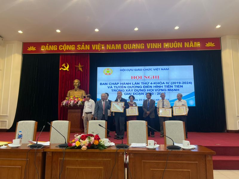 Hội nghị BCH Trung Ương Hội Cựu giáo chức Việt Nam lần thứ 4 đã diễn ra và thành công tốt đẹp