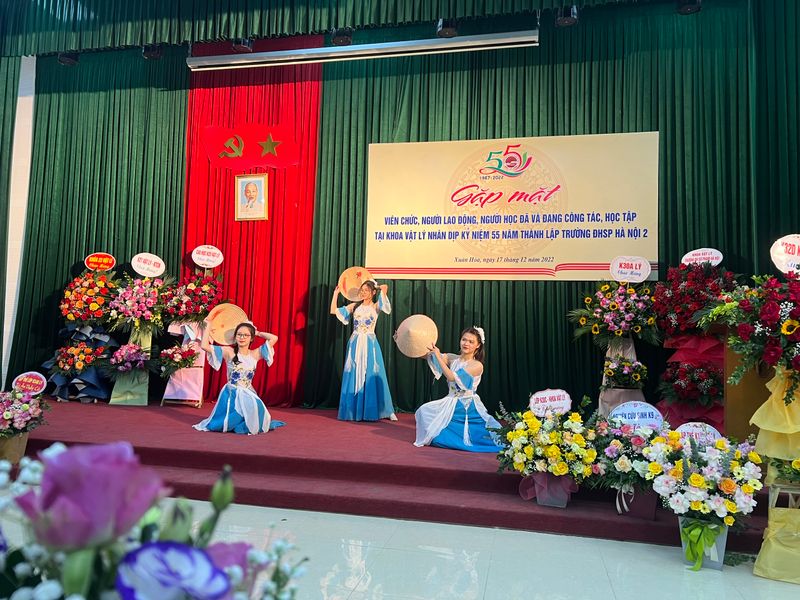 Kỷ niệm 55 năm thành lập khoa Vật lí Trường Đại học Sư phạm Hà Nội 2