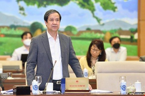 Chương trình giáo dục và sách giáo khoa phổ thông – Lý luận và thực tiễn