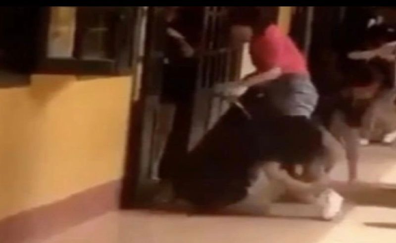 Hà Nội: Rộ clip cơ giáo túm cổ áo, kéo lê học sinh