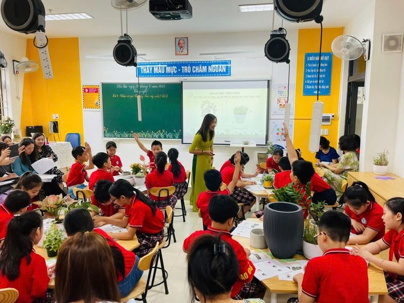 Bộ trưởng GD&ĐT nói gì về lo lắng trong dạy học môn tích hợp?