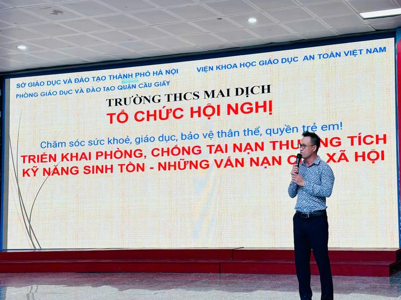 Trường THCS Mai Dịch: Tập huấn kỹ năng phịng, chống tai nạn thương tích, kỹ năng sinh tồn - Những vấn nạn của Xã hội