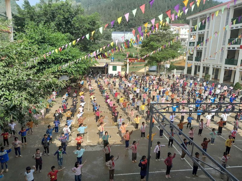 Lào Cai: 15 tấn gạo đến với học sinh trường PTDTBT TH&THCS Dìn Chin huyện Mường Khương