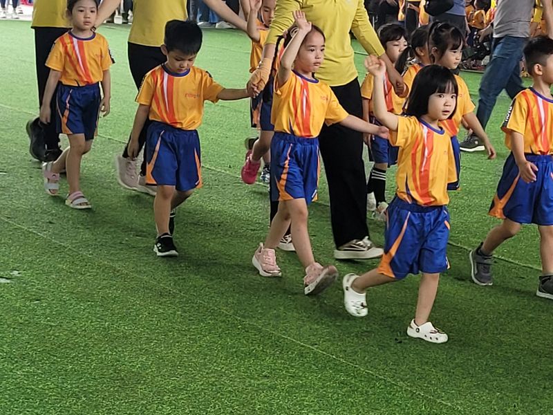 Hoạt động trải nghiệm ngoài trời của bé tại trường mầm non
