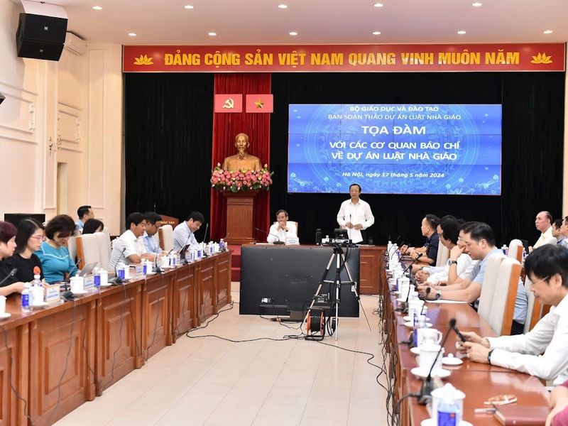 Cần thiết cấp chứng chỉ hành nghề để ngăn các ‘nhà giáo tự xưng’