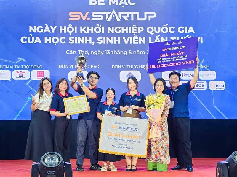 Sáng chế mực vẽ từ rác thực vật từ các bạn sinh viên