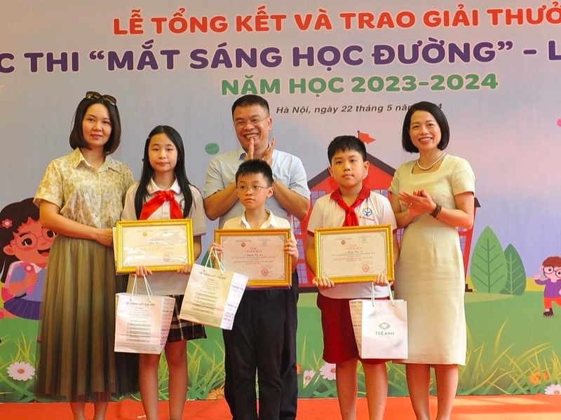 Vượt qua 25.000 bài dự thi, nữ sinh lớp 5 giành giải Nhất cuộc thi vẽ về đôi mắt