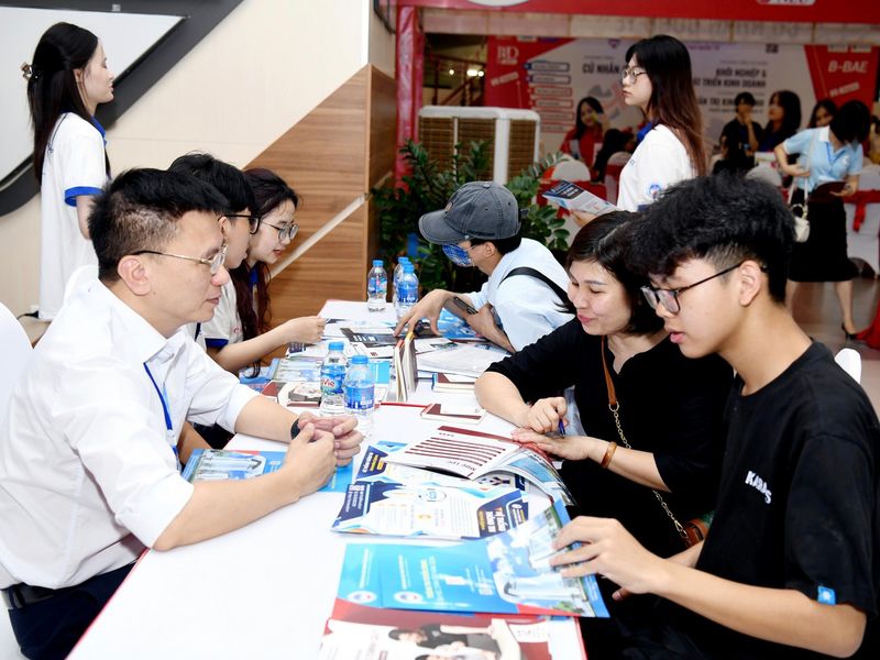 Trường Kinh tế Quốc dân mở thêm loạt ngành mới về kỹ thuật