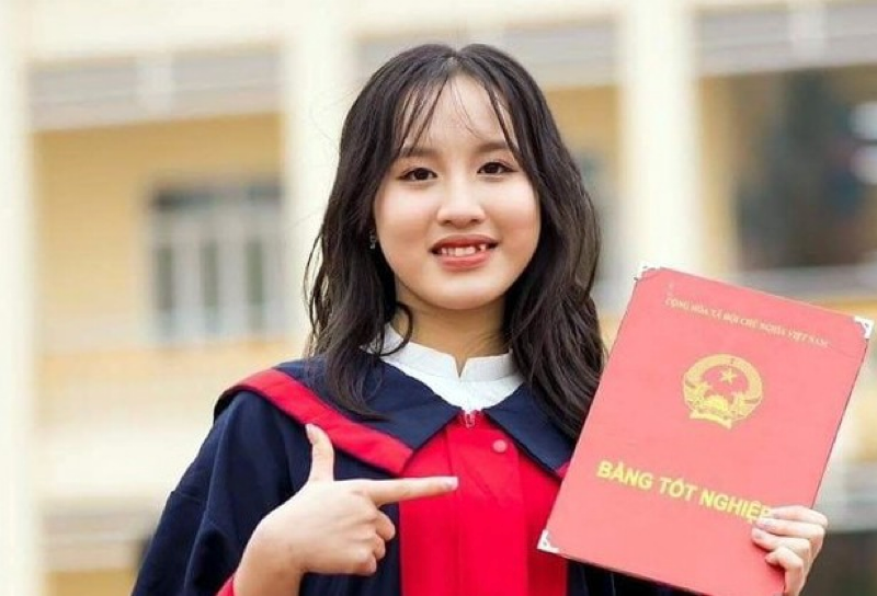 Hải Phòng: Nữ thủ khoa lớp 10 đạt 49/50 điểm