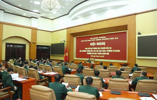 XÂY DỰNG CHUẨN ĐẦU RA CHƯƠNG TRÌNH ĐÀO TẠO - NỘI DUNG TRỌNG TÂM TRONG ĐỔI MỚI NÂNG CAO CHẤT LƯỢNG GIÁO DỤC - ĐÀO TẠO Ở HỌC VIỆN PHÒNG KHÔNG - KHÔNG QUÂN