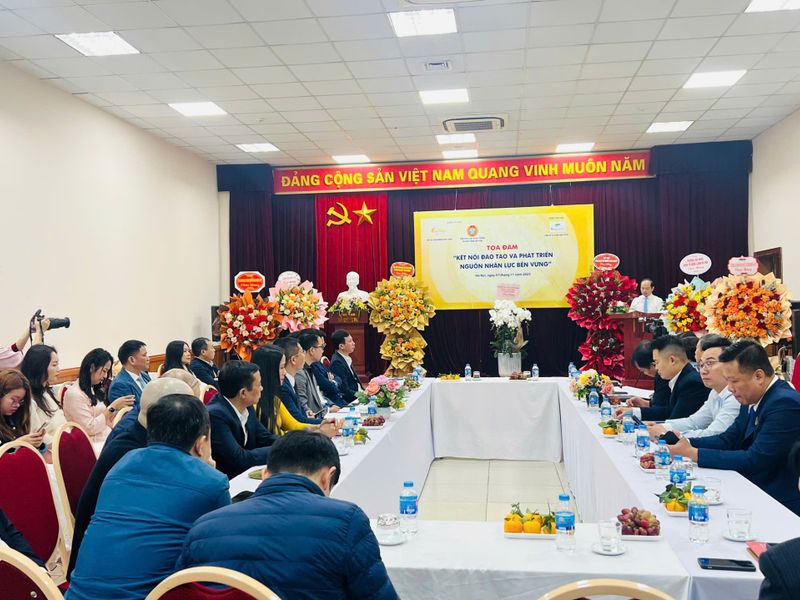 Tọa đàm “Kết nối đào tạo và phát triển nguồn nhân lực bền vững”