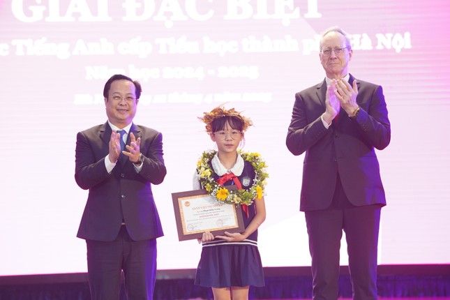 Hà Nội: Trao giải thưởng Olympic Tiếng Anh cấp thành phố cho 203 học sinh