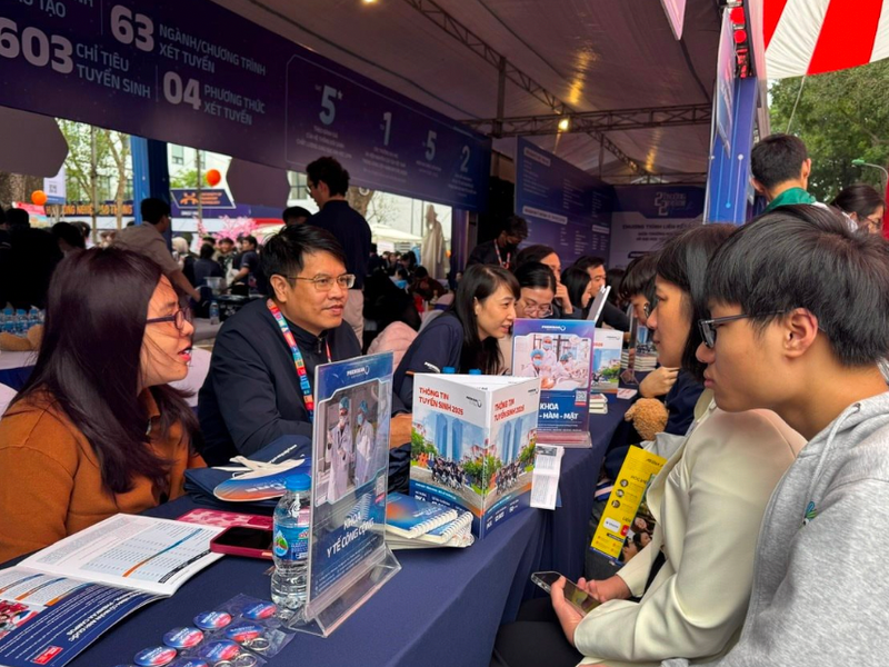 Tuyển sinh đại học 2025: Cần đồng bộ cách quy đổi chứng chỉ ngoại ngữ