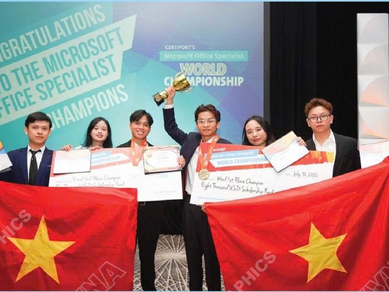 Tự hào trí tuệ trẻ, học sinh Việt Nam dành huy chương vàng Tin học Văn phòng Thế giới.