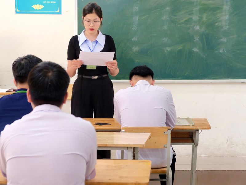Quy tắc ứng xử của nhà giáo: Giữ gìn nhân cách, nâng cao uy tín nghề dạy học
