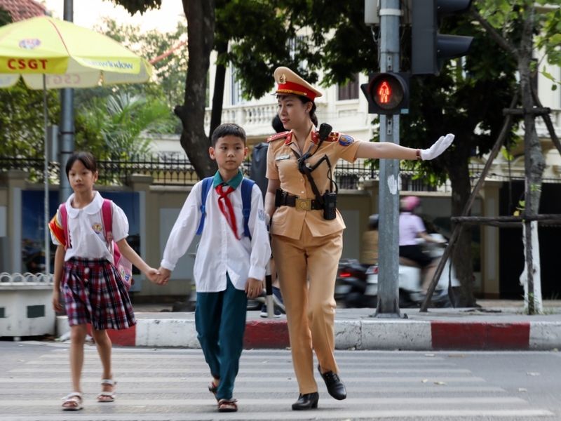 XÂY DỰNG VĂN HÓA GIAO THÔNG CHO HỌC SINH HIỆN NAY