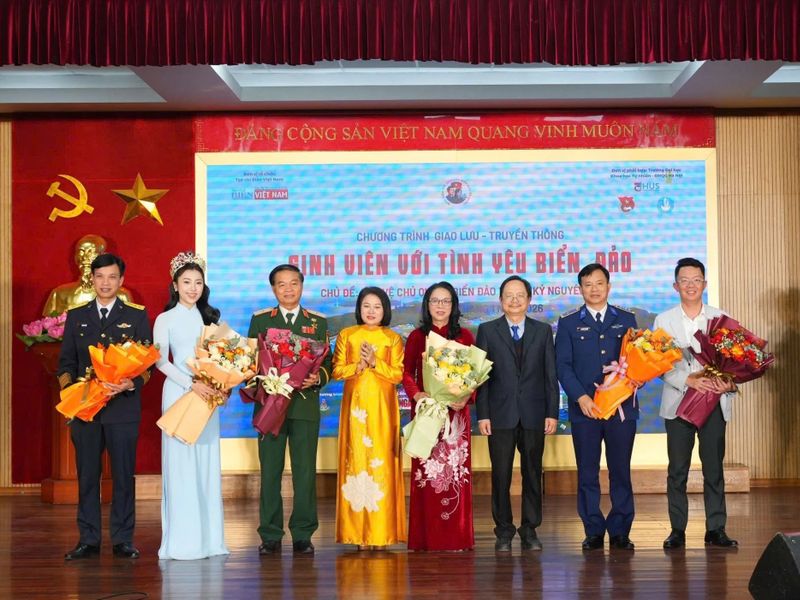 Hà Nội: Giao lưu “Sinh viên với tình yêu biển, đảo” tại Trường ĐH Khoa học Tự nhiên