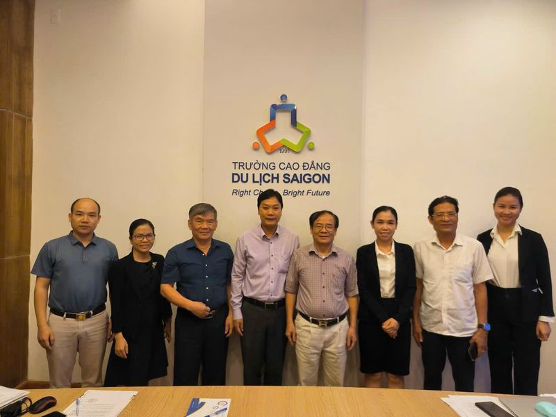 QUY TRÌNH HOẠT ĐỘNG DẠY HỌC NGHỀ Ở CÁC TRƯỜNG TRUNG CẤP THEO TIẾP CẬN NĂNG LỰC