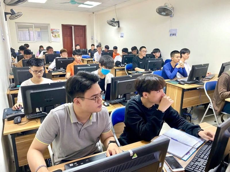 CHUYỂN ĐỔI SỐ TRONG HỌC TẬP CÁC MÔN LÝ LUẬN DƯỚI GÓC NHÌN HỌC THUYẾT TRƯỜNG TÂM LÝ CỦA KURT LEWIN
