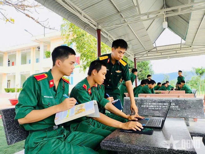 BỒI DƯỠNG KỸ NĂNG MỀM CHO HỌC VIÊN ĐÀO TẠO SĨ QUAN CẤP PHÂN ĐỘI Ở CÁC NHÀ TRƯỜNG QUÂN ĐỘI HIỆN NAY